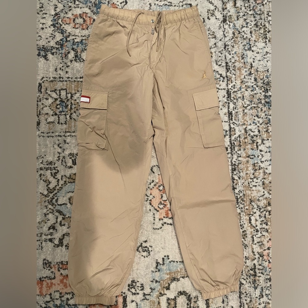 Jordan pant
Great condition
No rip no stains 
Smoke free pet free home
